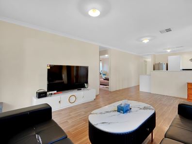 7 Torino Crescent, Piara Waters WA 6112