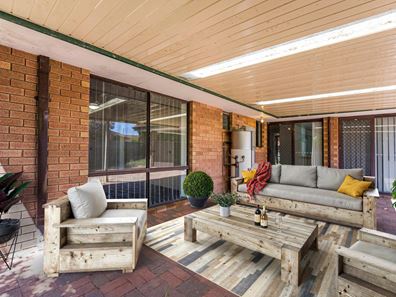 6 Blythwood Street, Dudley Park WA 6210