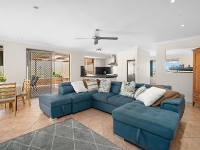 23 Muntries Place, Halls Head WA 6210