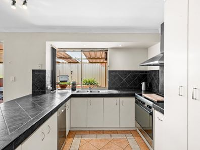 23 Muntries Place, Halls Head WA 6210