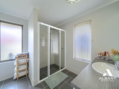 20 Orion Avenue, Mckail WA 6330