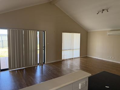 4A Holmes Street, Boulder WA 6432