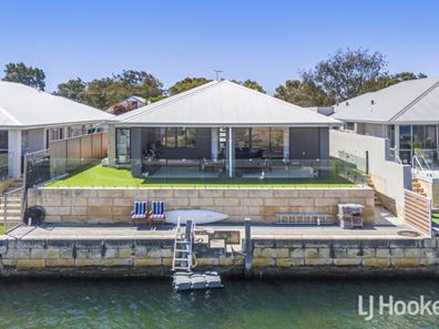 99 Queen Parade, Wannanup WA 6210