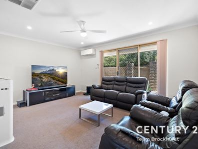 12/1 Chesterton Drive, Thornlie WA 6108