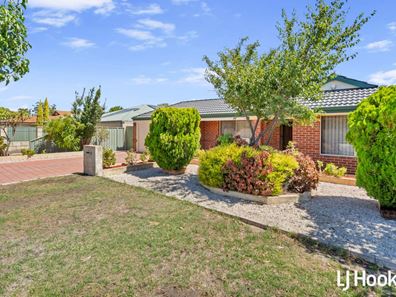 31 Sheffield  Road, Wattle Grove WA 6107