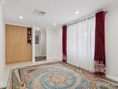 10 Chevalier Way, Thornlie WA 6108
