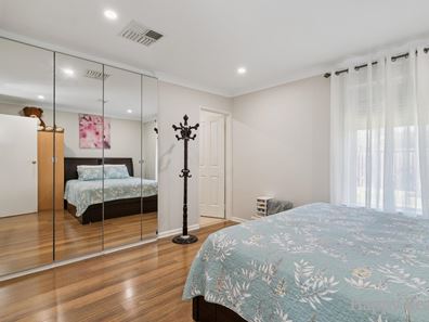 10 Chevalier Way, Thornlie WA 6108