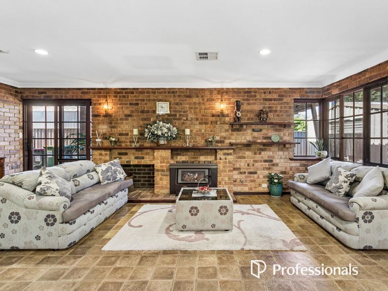 53 Watsonia Road, Gooseberry Hill WA 6076