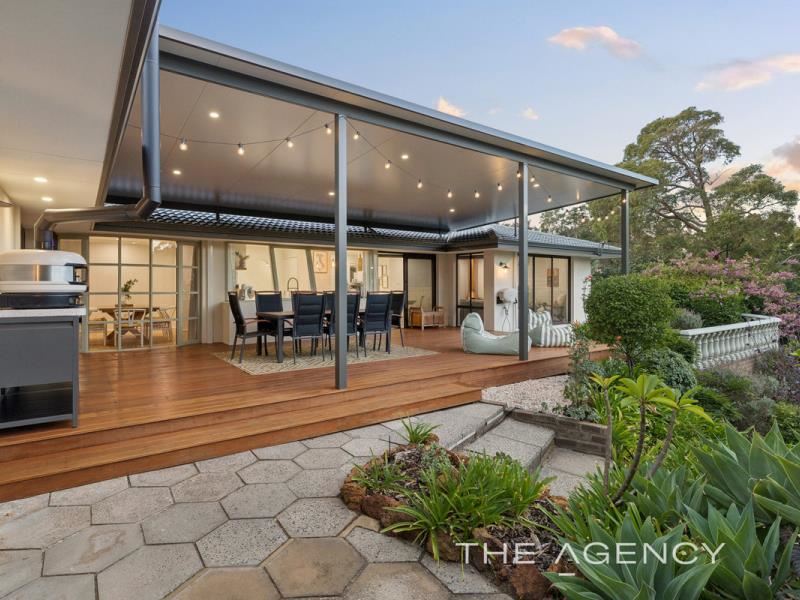 4 Pettit Place, Lesmurdie WA 6076