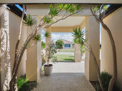 5 Varia Way, Halls Head WA 6210