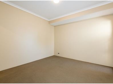 16 Edward St, Queens Park WA 6107