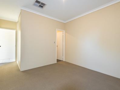 16 Edward St, Queens Park WA 6107