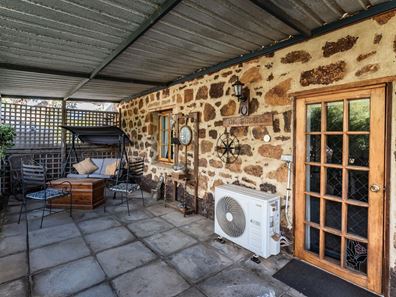 6 Padbury Street, Walkaway WA 6528