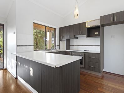 5/6 Mount Henry Road, Como WA 6152