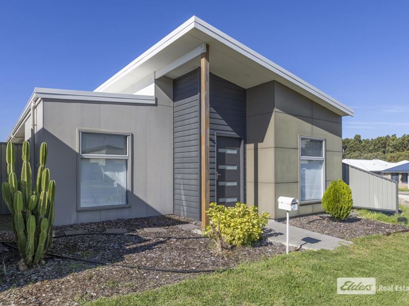 9 Engleheart Drive, Mckail WA 6330