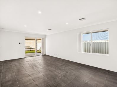 6 Rozelle Way, Golden Bay WA 6174