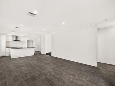 6 Rozelle Way, Golden Bay WA 6174
