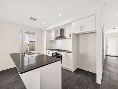 6 Rozelle Way, Golden Bay WA 6174