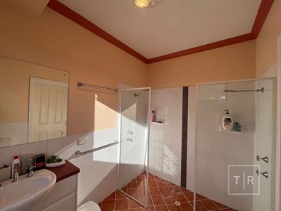 1 Alexander Drive, Castletown WA 6450