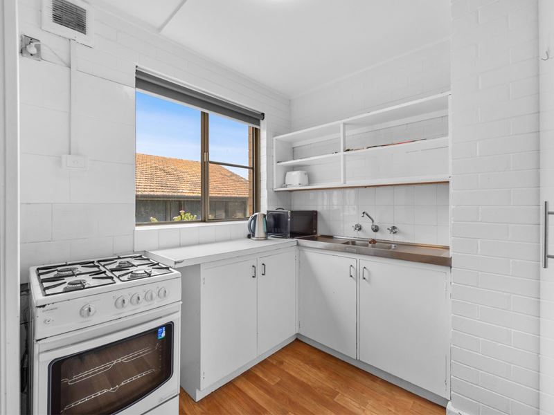 8/82 Broadway, Crawley WA 6009
