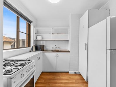 8/82 Broadway, Crawley WA 6009