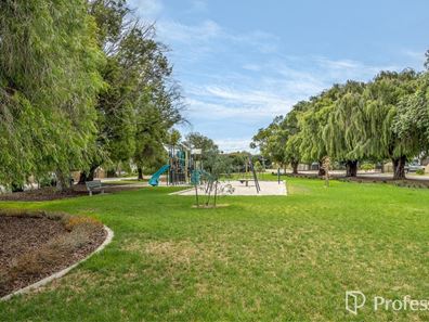 6/16 The Crescent, Redcliffe WA 6104