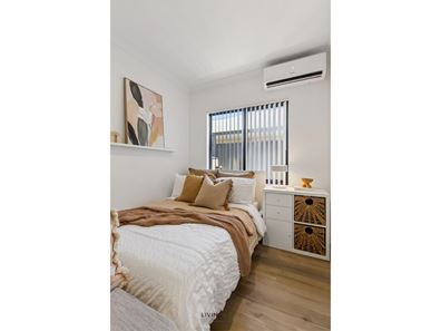 Room/4  37 Arrowsmith Loop, South Guildford WA 6055