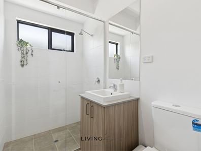 Room/4  37 Arrowsmith Loop, South Guildford WA 6055