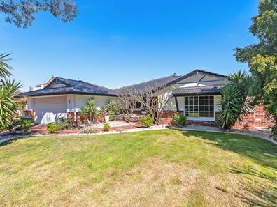 48 Golf Links Drive, Carramar WA 6031
