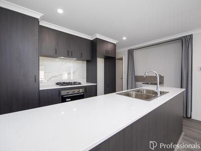 2A Carleton Crescent, Forrestfield WA 6058