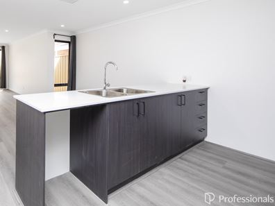 2A Carleton Crescent, Forrestfield WA 6058
