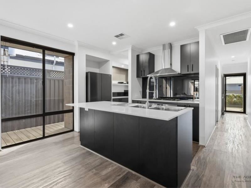 8 Corsica Way, Coogee WA 6166