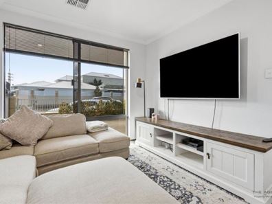 8 Corsica Way, Coogee WA 6166