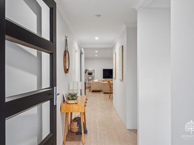 18 Rosebery Way, Bushmead WA 6055