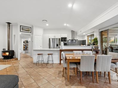 17 Shield Road, Lesmurdie WA 6076