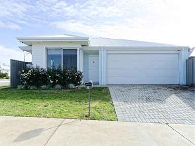 1 Raphanus Way, Hammond Park WA 6164