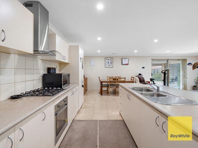 14 Elliot Place, Thornlie WA 6108