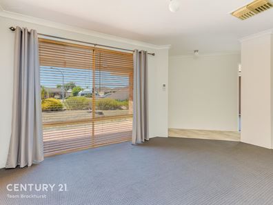 15 Madden Place, Huntingdale WA 6110