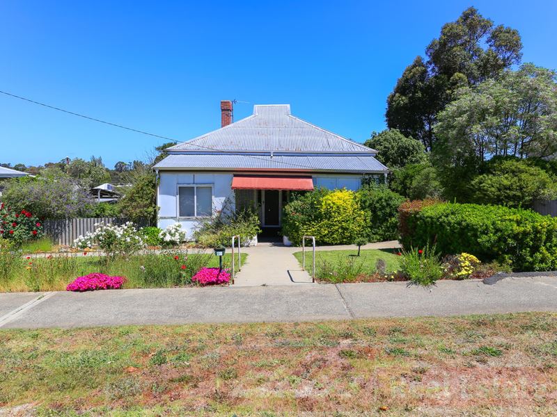 91 Deakin Street, Collie WA 6225