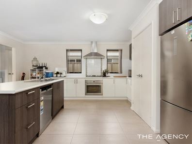 10 Carcione Avenue, Secret Harbour WA 6173