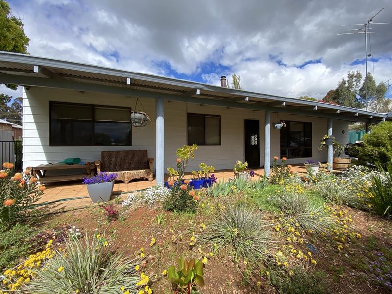 6 Mitchell Avenue, Boyup Brook