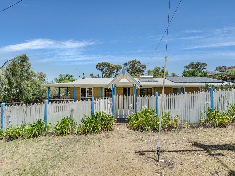 9 Winya Way, Falcon