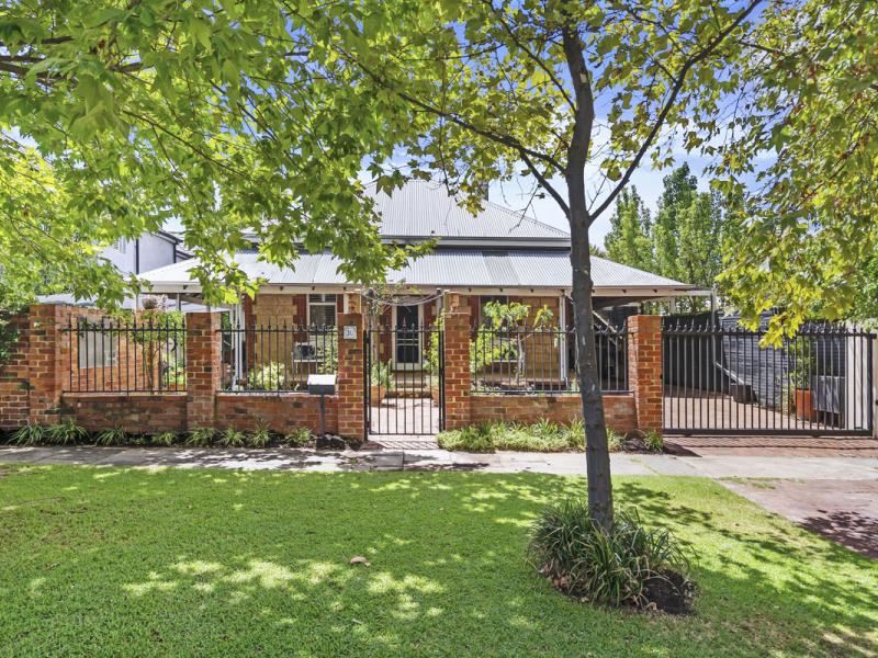 10 Evelyn Road, Claremont