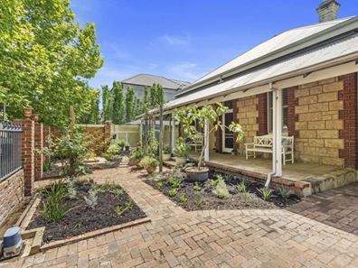 10 Evelyn Road, Claremont WA 6010