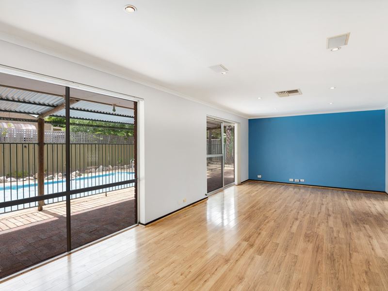 8 Tullamore Avenue, Thornlie