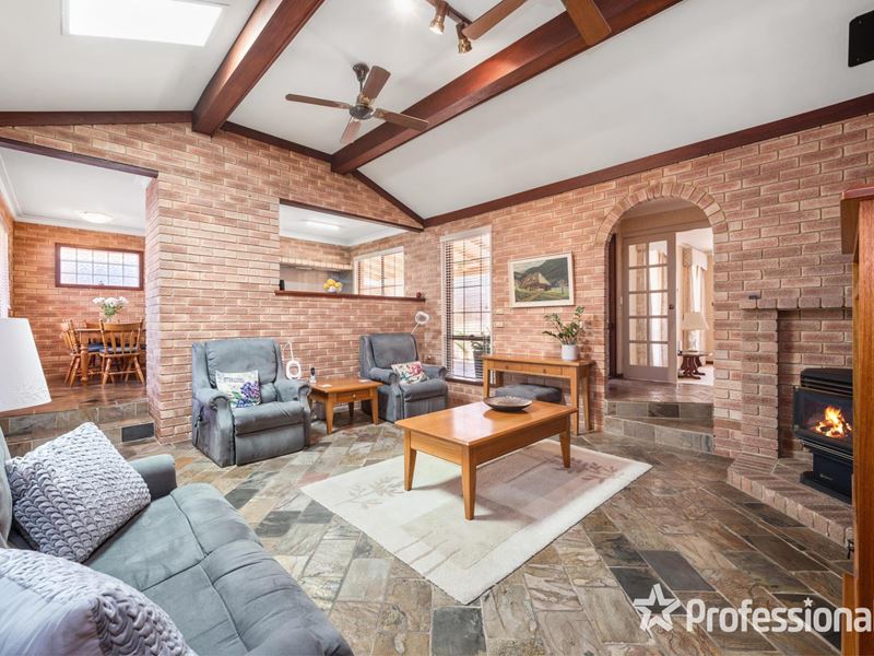 6 Bowes Court, Kingsley