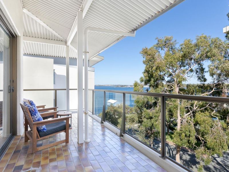 3/4 Kings Park Avenue, Crawley