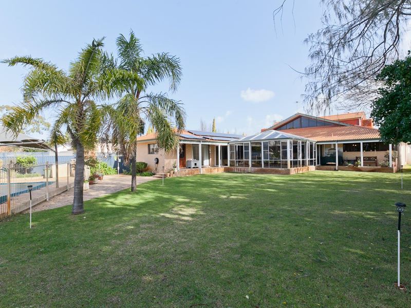 61 Warragoon Crescent, Attadale