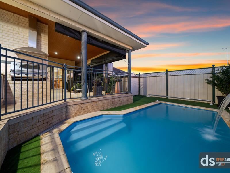 12 Henley Park Rise, Pearsall