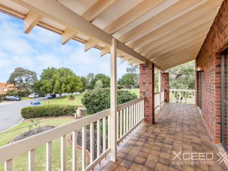 18 Woodview Court, Edgewater